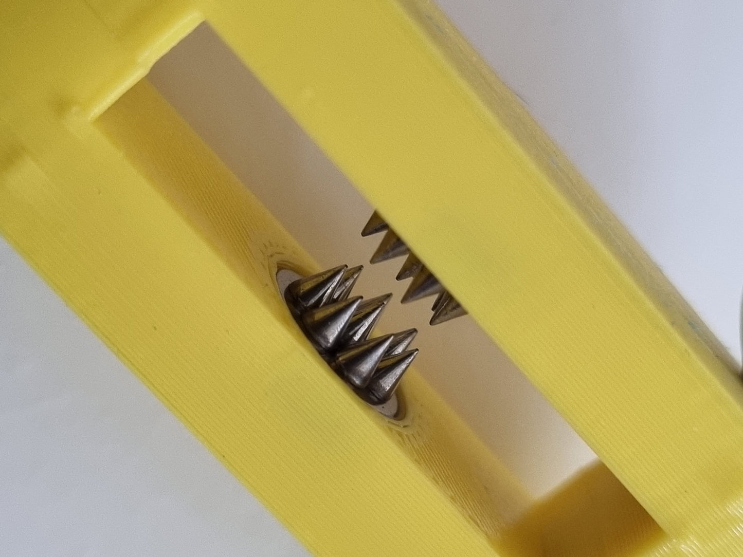 Nipple Clamp Press with Spikes