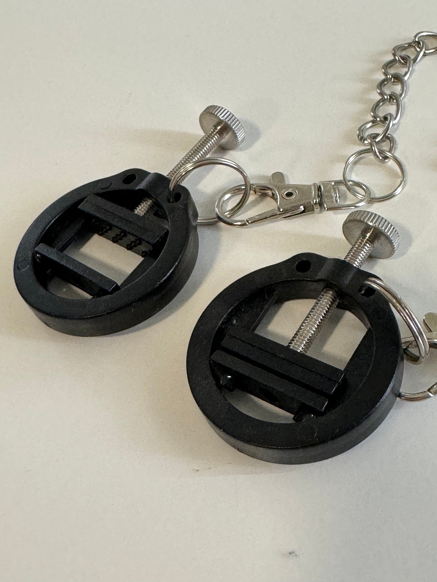 Adjustable Press Nipple Clamps With Chain